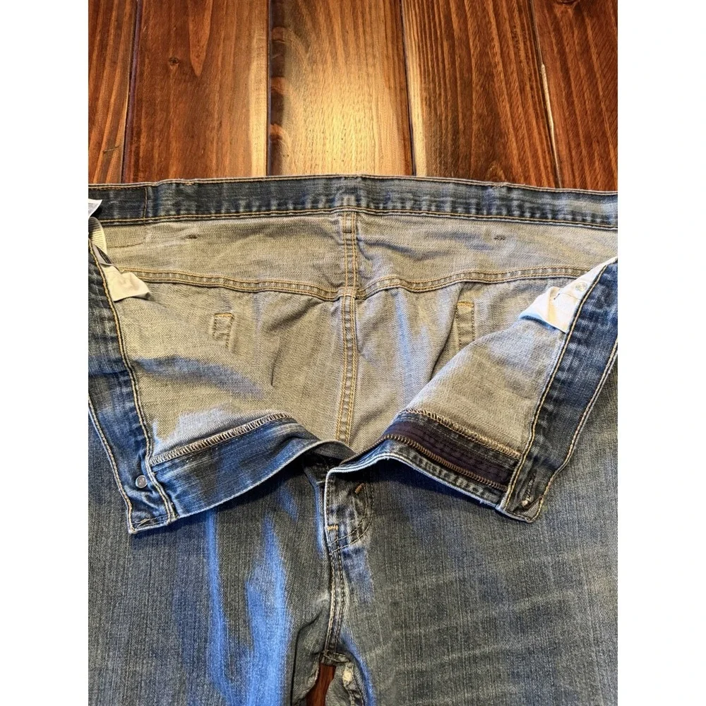 Men's Levi's 559 straight fit jeans‎ in a light wash, size W40 L32